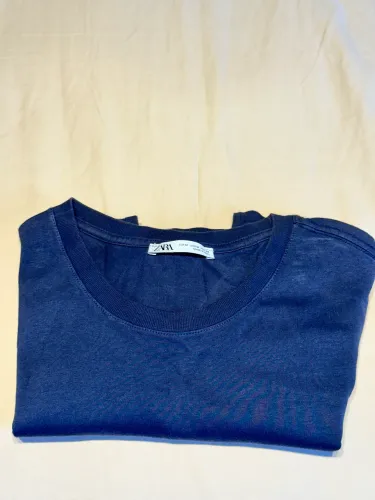 Camiseta Zara azul escura (TAM M/ original)