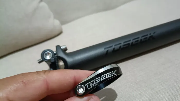 Canote Carbono Toseek 31.6 x 400mm (Micro Ajuste) + Abraçadeira Toseek