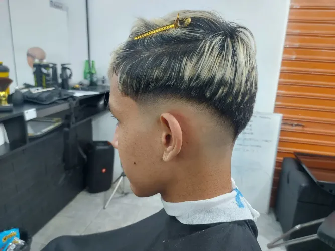 MODELO PARA CORTE DE CABELO