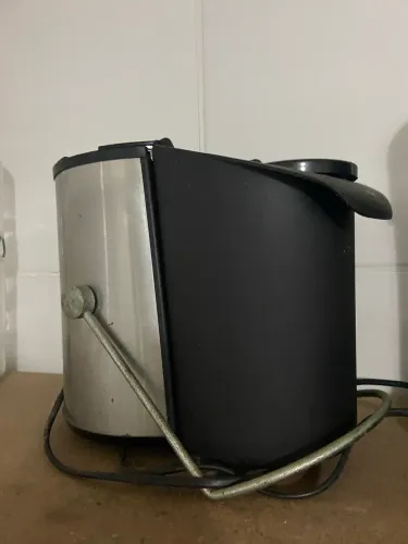 VENDE- SE ESTA MÁQUINA DE SUCO AUTOMÁTICA