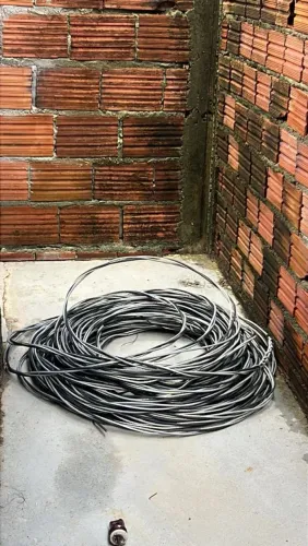 Fio elétrico seminovo, 90 metros de fio 