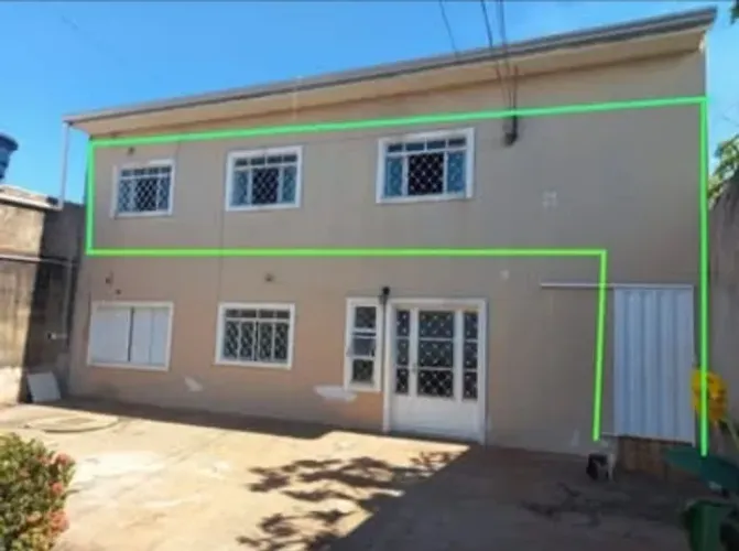 Alugo casa. (Parte de cima de um sobrado) a 3 minutos de carro do Big Lar de varzea grande