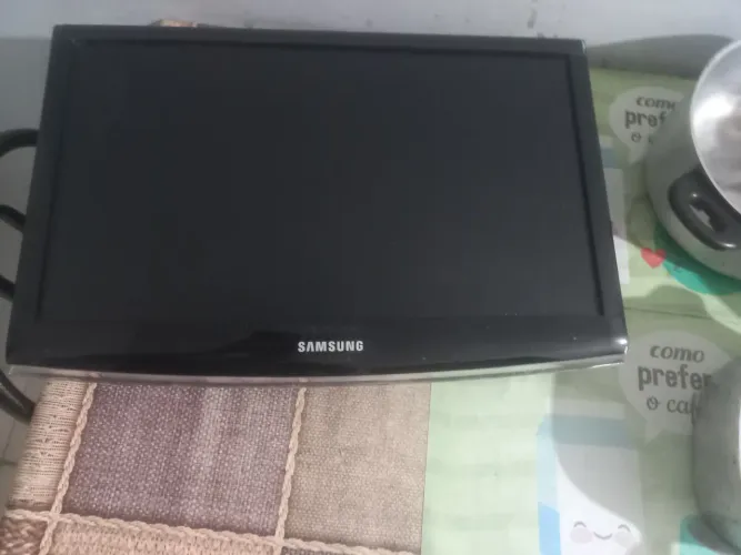 Vende se Monitor tv 21polegadas Samsung nãoé smart.pode usar no computador ou tv digital