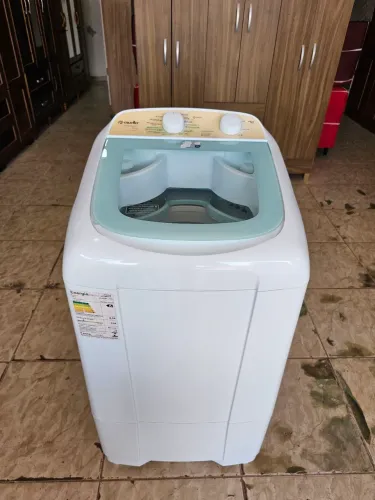Máquina bate e seca conservada funcionando perfeitamente