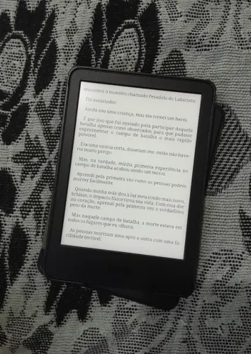 Kindle 11ª geração + capinha + carregador original
