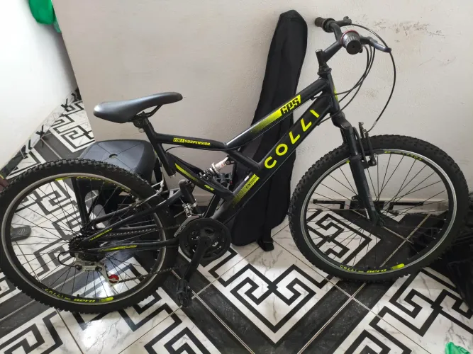 Bicicleta colli aro 26, freio de borracha e com marchas.