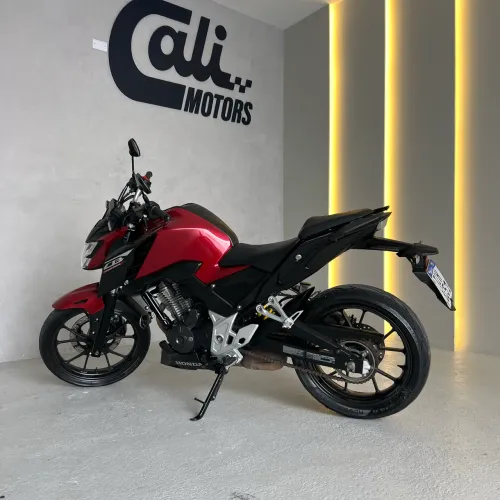 Honda CB 300F Twister 2025/2025 com 11.000 km