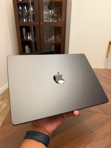 MacBook Pro 14 Apple M5 16GB RAM 1TB SSD - Novo