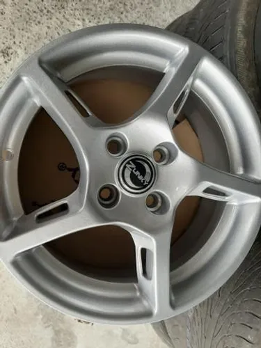 Roda aro 15 Ferrari Prata Volkswagen Gol 4X100 jogo