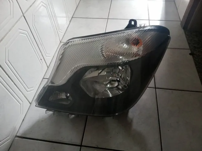 Farol Mercedes Sprinter (lado esquerdo) 2020