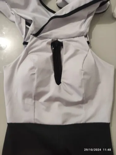 Macacão Branco e Preto