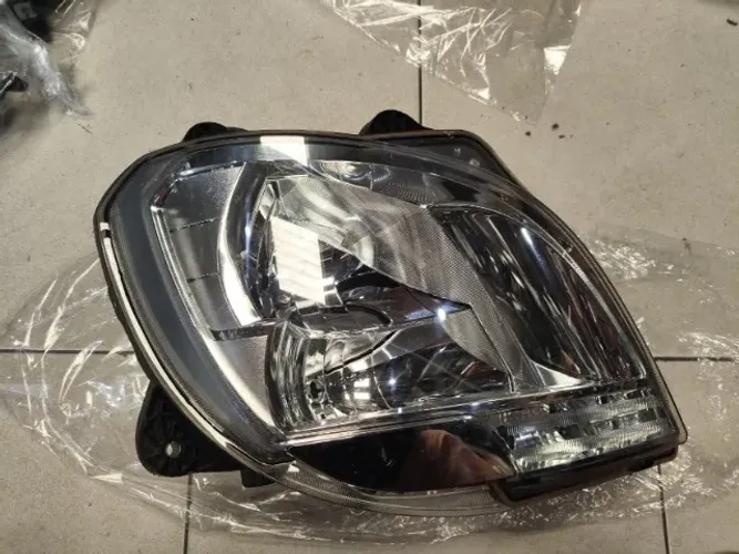 Farol Dianteiro Direito Do Daf Xf 150 Recuperado
