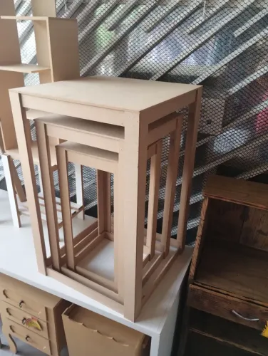 Trio de mesas modular em MDF cru 