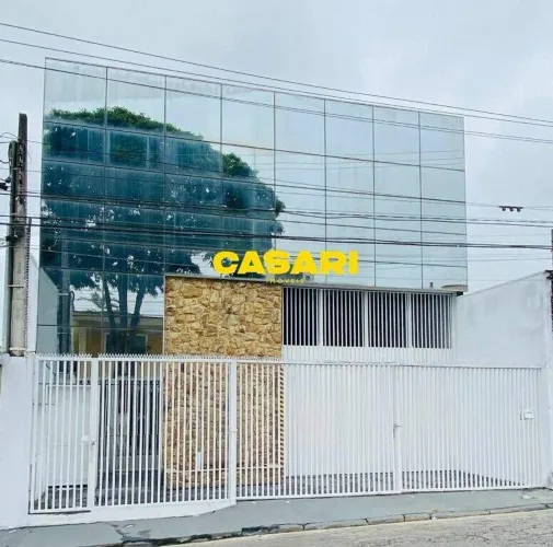 Galpão Industrial com 715 m² para Venda ou Aluguel em Vila Palmares Santo André/SP