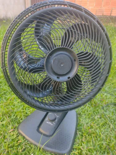 Ventilador de Mesa Preto Usado