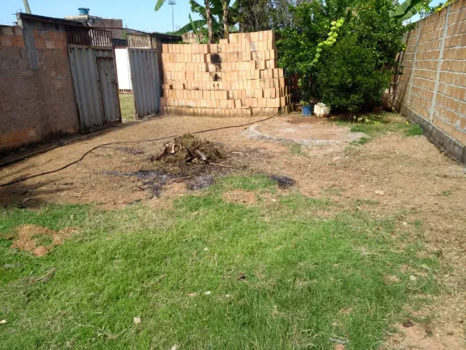 Vende-se este lote 156 metros quadrados.