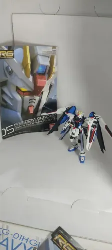 Freedom Gundam - 1/144 - Bandai