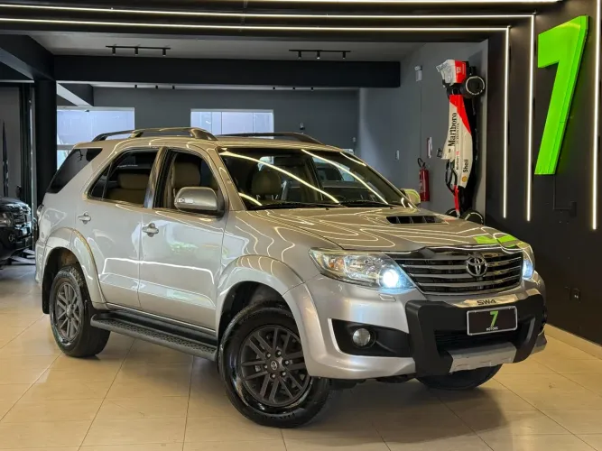 Toyota Hilux SW4 SRV D4-d 4X4 3.0 TDI Dies. AUT 2015