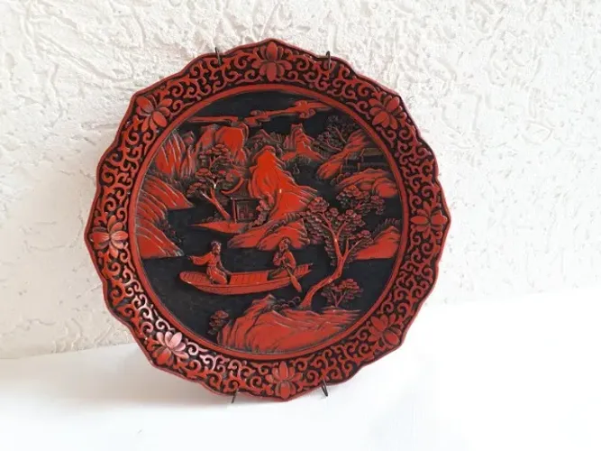 Prato Decorativo Em Alto Relevo Taiwan Importado 24 Cm Leia (Usado