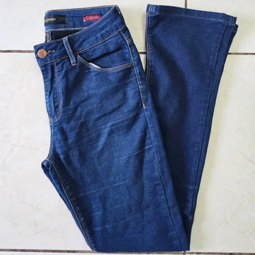 Calça Jeans Feminina Lado Avesso Curve Straight