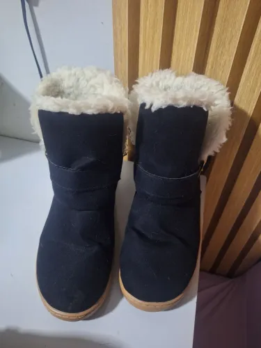 Vendo ou troco bota de pelinho preta N.36 pouco usado