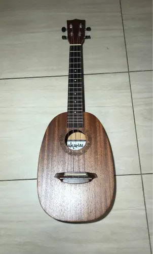 ukulele akalahai abacaxi novo