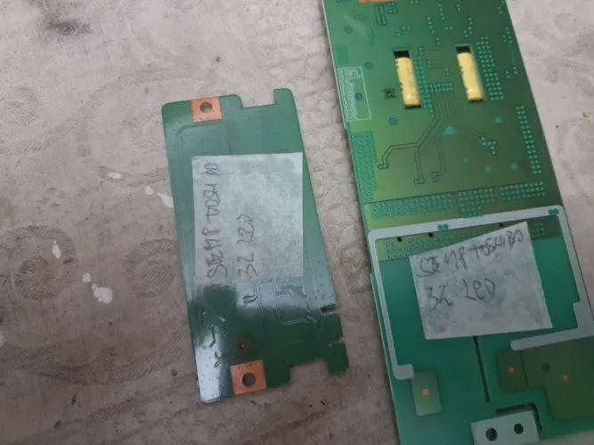 Placa  tecon de TV - SEMP TOSHIBA 32 LED
