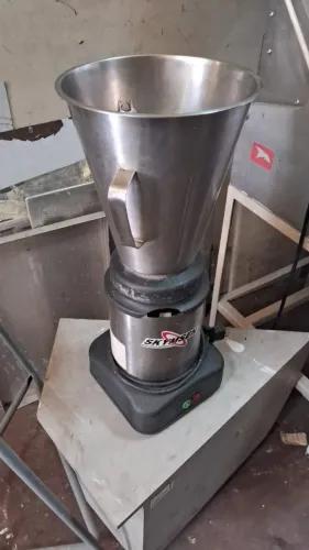 Liquidificador Industrial 4 litros baixa rotação