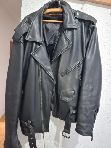 Jaqueta Motoqueiro de couro importada