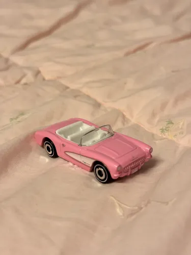 Hot wheels 1956 corvette, Barbie rosa