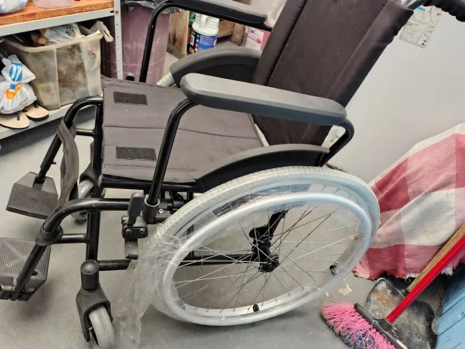 Cadeira de rodas  R$ 850,00