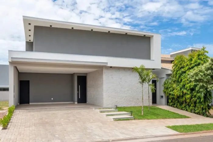 Casa à venda com 3 quartos sendo 3 suítes no Condomínio Terras de Jupiá em Três Lagoas - M