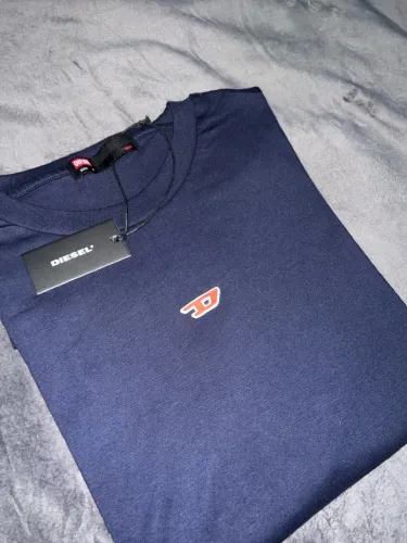 Camiseta Diesel Azul marinho (Modelagem pequena, Slim!)