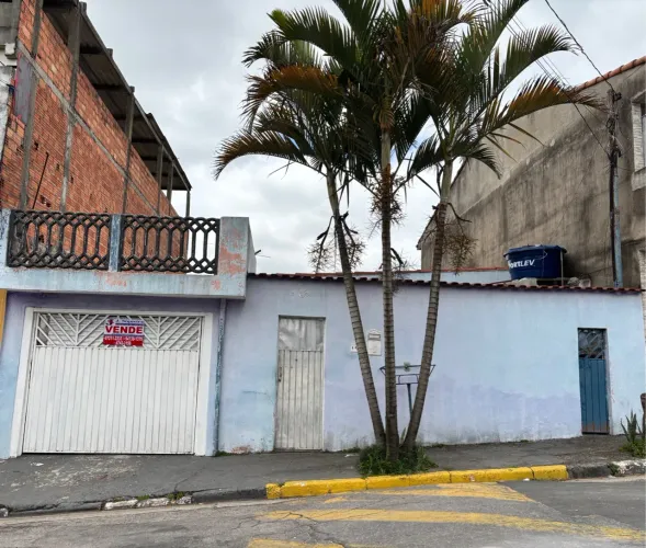 Casa em Poá. Espaço para piscina.