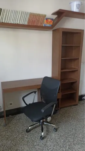 Mesa de Escritório em Madeira com Cadeira