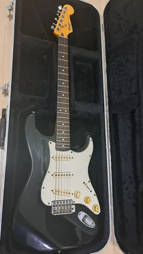 Guitarra Fender Squier Vintage Modified c/ ferragens Fender 