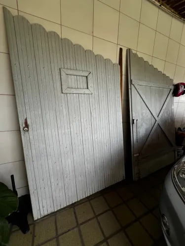 Vendo portão madeira