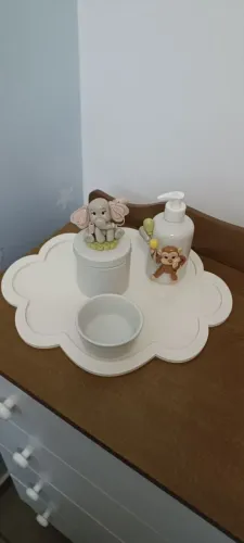 Kit higiene com personalizados biscuit e prateleira de MDF.