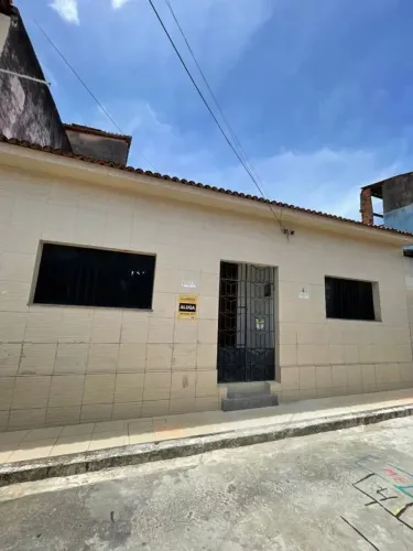 Casa para Locação em Aracaju, Cirurgia, 3 dormitórios, 1 suíte, 2 banheiros