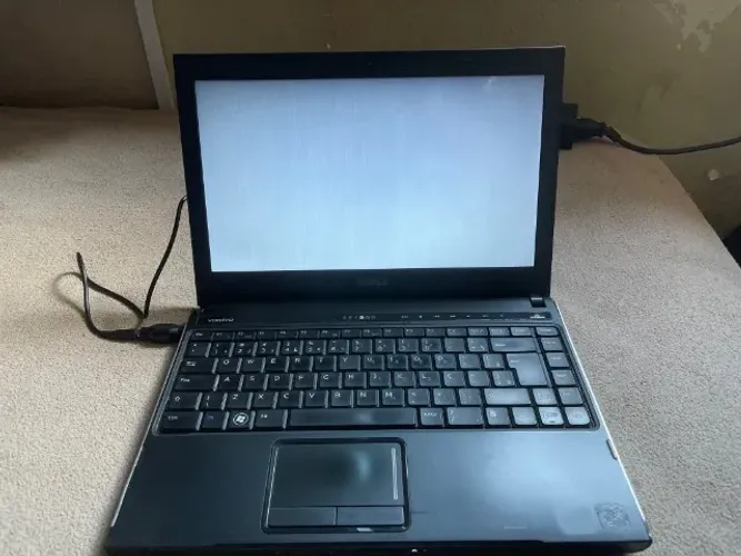 Notebook Dell Vostro 3300,Com Tela Branca, Para Reparo Ou Peças !