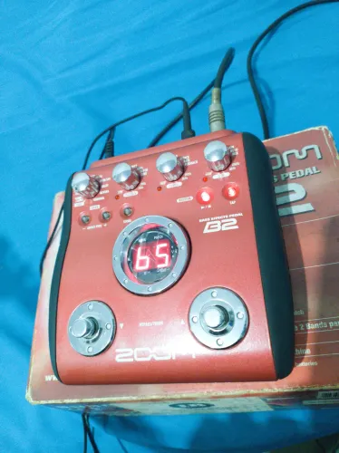 Pedaleira Zoom B2 para baixo