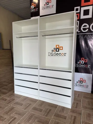 Closet com 8 gavetaa, valor 1.320$