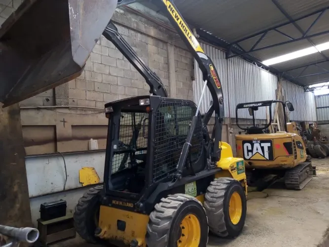 Locação de Mini Carregadeira e Mini Escavadeira