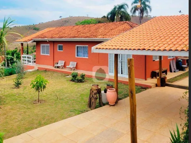 Casa com quintal em área rural tranquila e bom acesso à venda, 150 m² por R$ 557.000 - Cas
