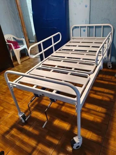 Cama hospitalar Dellamed DX2 com colchão excelente estado, pouquíssimo usada