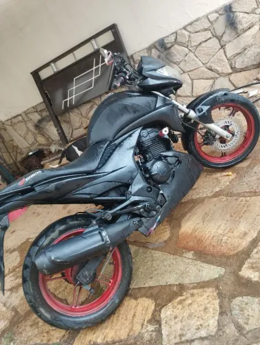 CB300 urgente, documentada.