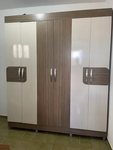 Guarda roupa 6 portas 