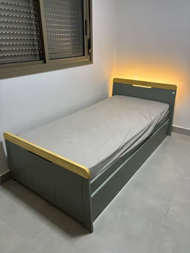 Vendo bicama de solteiro com led