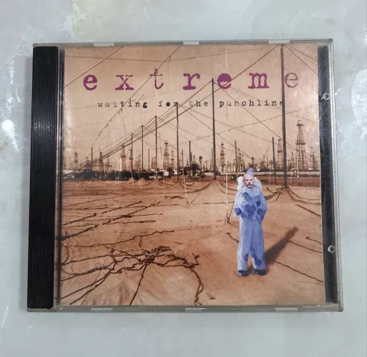  CD do álbum Waiting for the Punchline da banda de rock americana Extreme. 