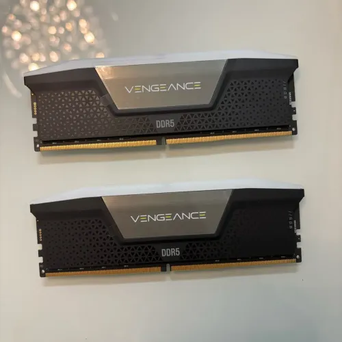 Corsair Vengeance RGB 64GB (2x32GB) DDR5 5200MHz CL40 Modelo exato: CMH64GX5M2B5200C40